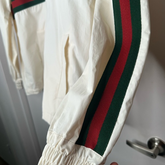 Men’s Gucci windbreaker off-white jacket w hood Size 46 NWTChest 25’, Length 28’ - Picture 10 of 14